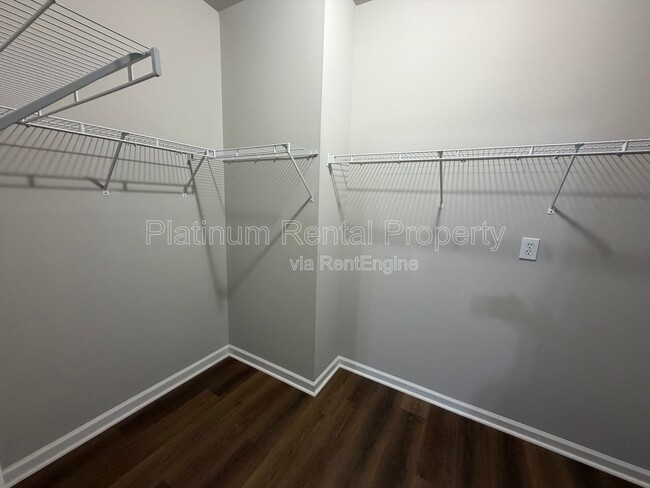 Building Photo - 12785 Doe Dr