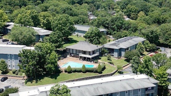 Building Photo - Bellemeade Highlands Condo