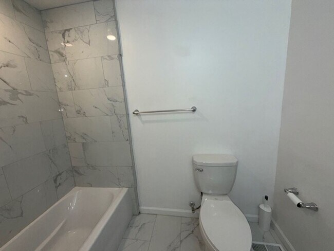 Building Photo - 3956 Pennsylvania Ave