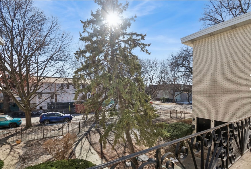 Building Photo - 4201 N Paulina St