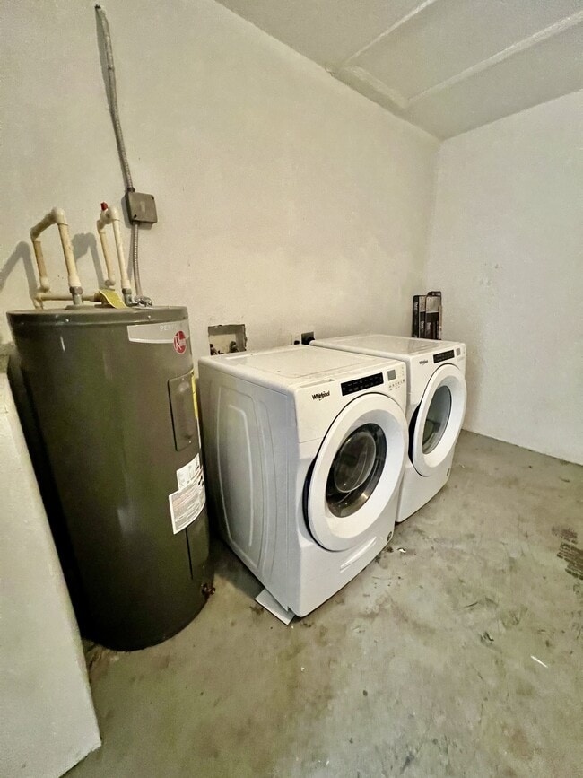 Building Photo - 37215 Grassy Hill Ln