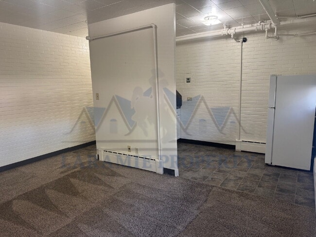 Building Photo - 1 bed 1 bath apartment - Near Campus!