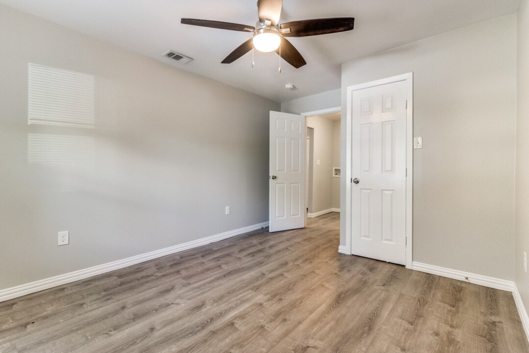 Bedroom 2 - 1516 Valley View St