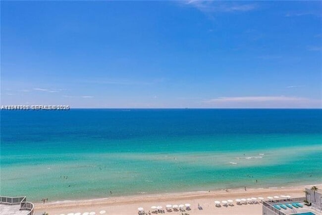 Building Photo - 16001 Collins Ave