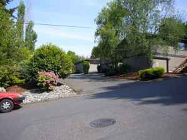 Building Photo - Charming 2-Bedroom Ranch-Style Apartment – Vancouver, WA - Free 1st Months Rent w/ 12 Mth Lease