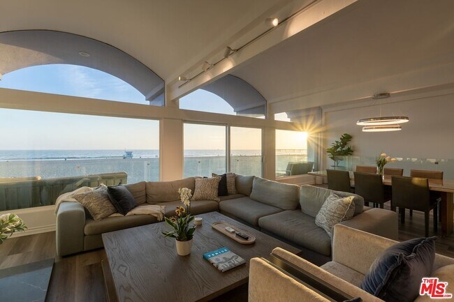 Building Photo - 3806 Ocean Front Walk