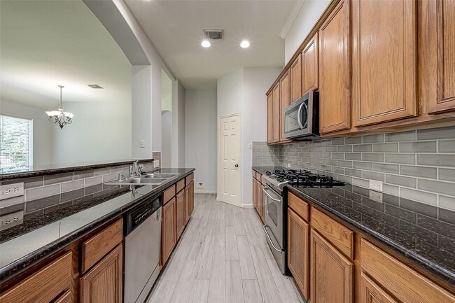 Building Photo - 18302 N Elizabeth Shore Loop