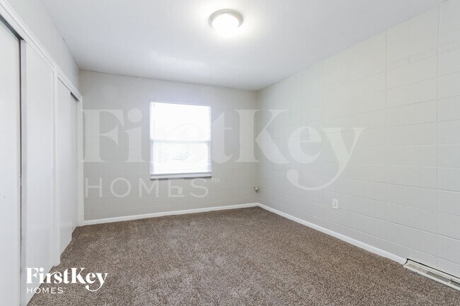 Building Photo - 5412 E Edgewood Ave