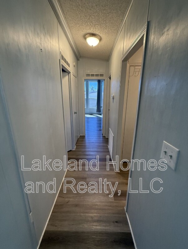 Building Photo - 1811 Sherwood Hill Dr