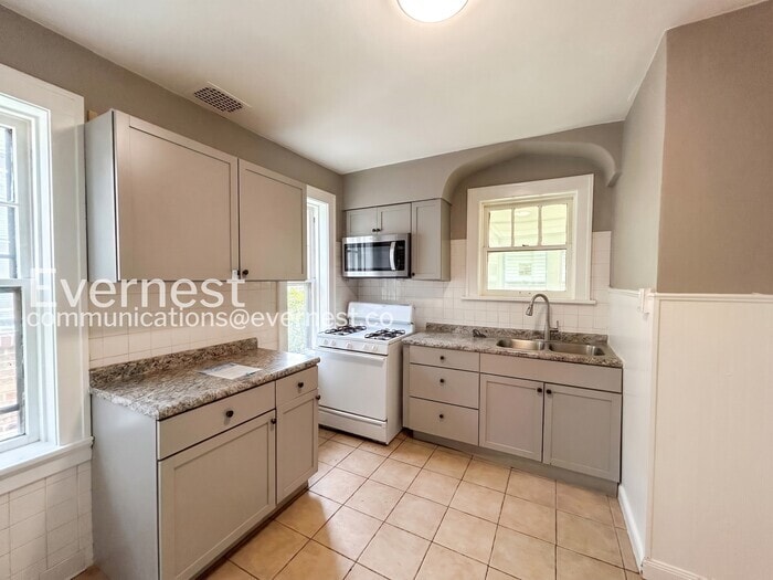 Building Photo - 5932 Floy Ave