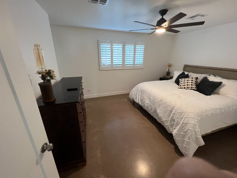 Building Photo - 6438 E Sheridan St