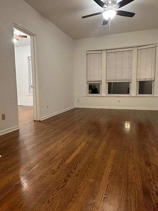 Building Photo - Beautiful 1 Bed Apartment in North Center/ Ravenswood Area Available September 1st
