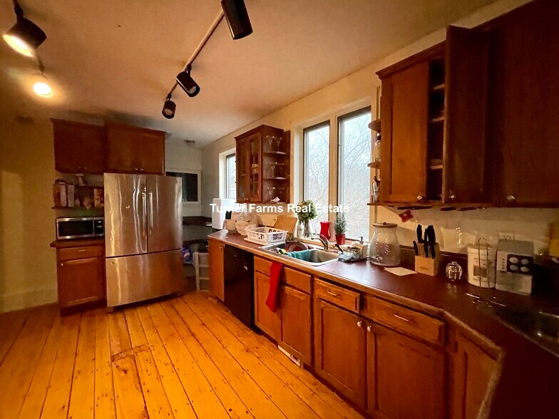 Primary Photo - 53 Lawn St