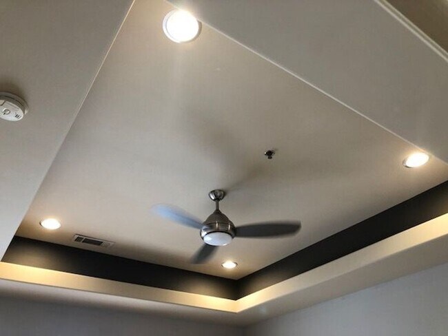 Building Photo - Urban Lofts unit! - PRE-LEASE FOR AUGUST 2026