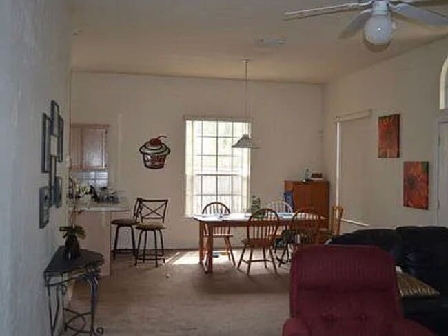 Building Photo - R0115