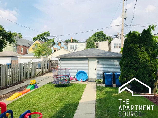 Building Photo - 2824 N Ridgeway Ave