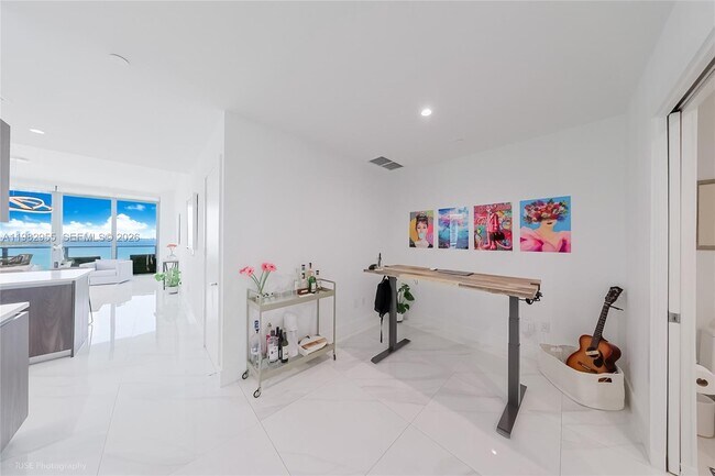 Building Photo - 480 NE 31st St