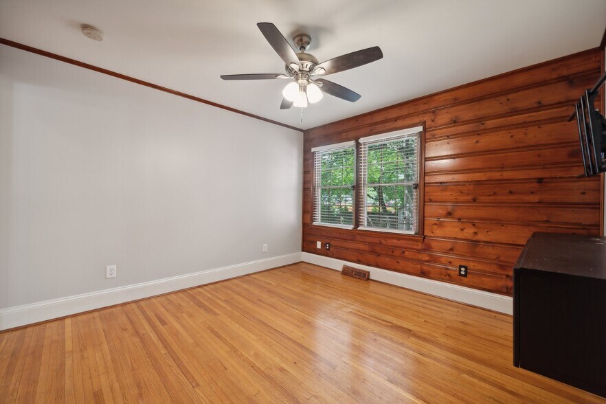 Building Photo - 1818 Woodland Dr