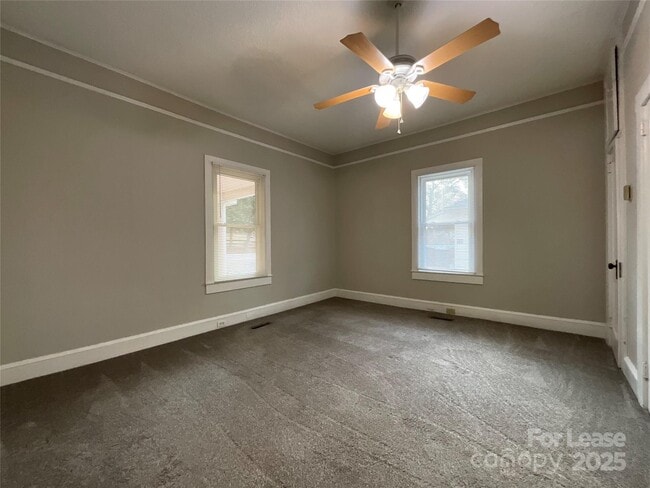 Building Photo - 607 Forest Ave