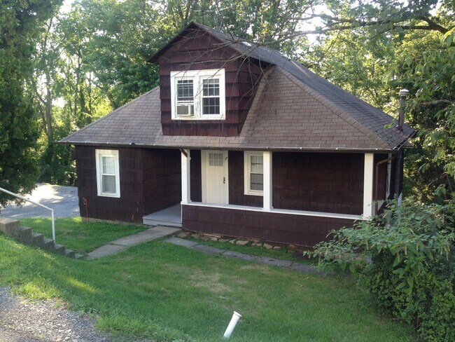 Building Photo - 377 Gilmore St