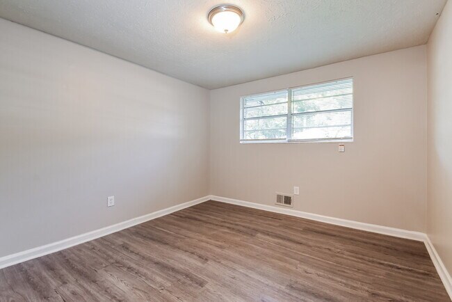 Building Photo - 3938 Windemere Dr