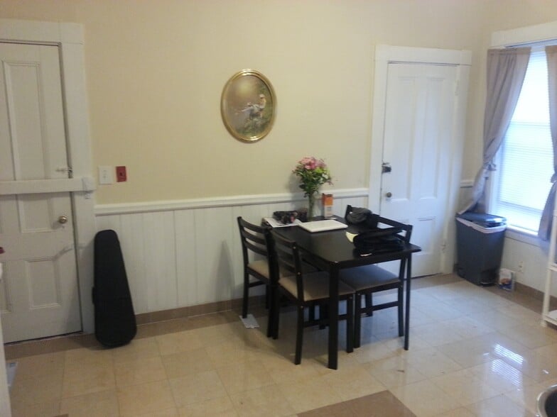 Building Photo - 23 N Beacon St