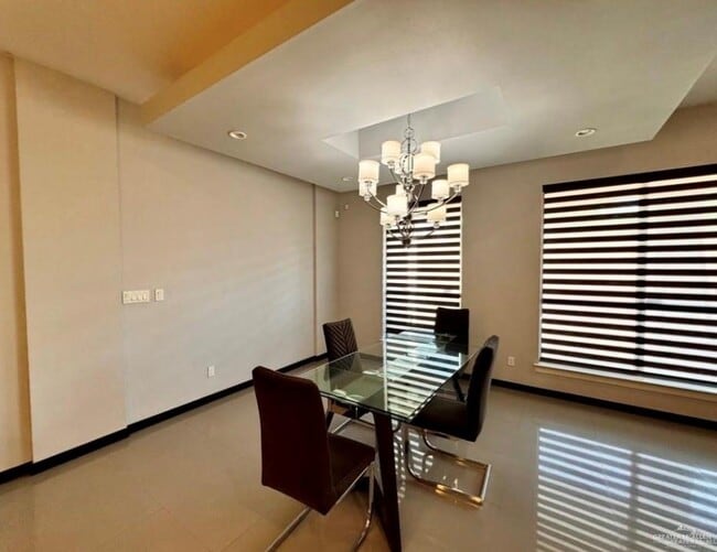 Building Photo - 25 Balboa Ave