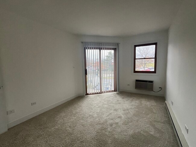 Building Photo - 1371 Cunat Ct