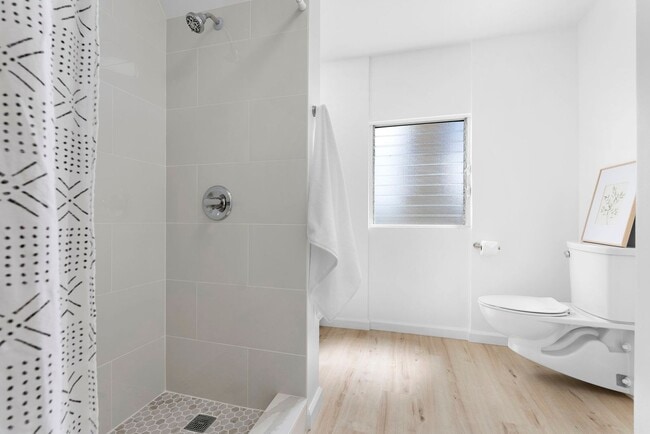 Building Photo - Renovated Unfurnished 2 bedroom, 1.5 bath ...
