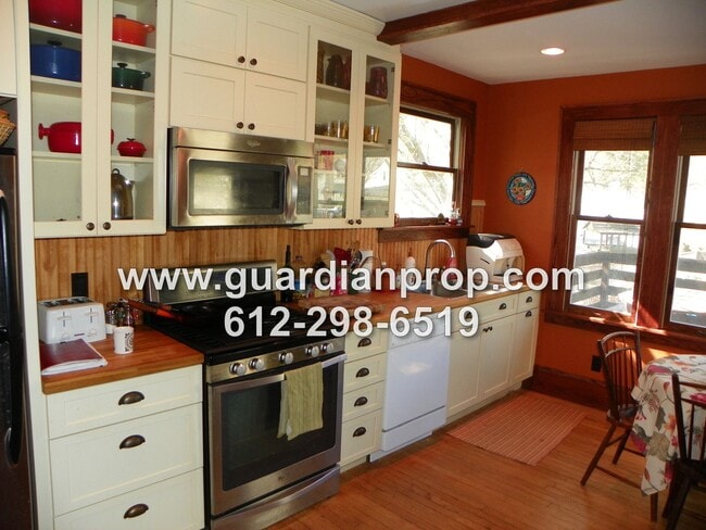Building Photo - House on Corner Lot Available October 1st, Updated Kitchen/Bath, Fenced Yard, Back Deck, 2 Car Ga...
