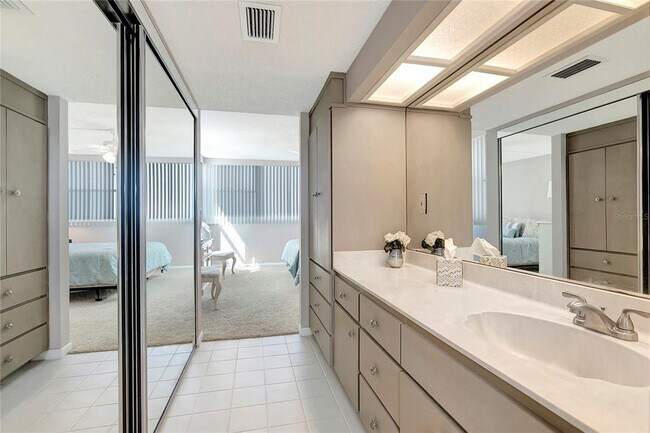 Building Photo - 500 Treasure Island Causeway