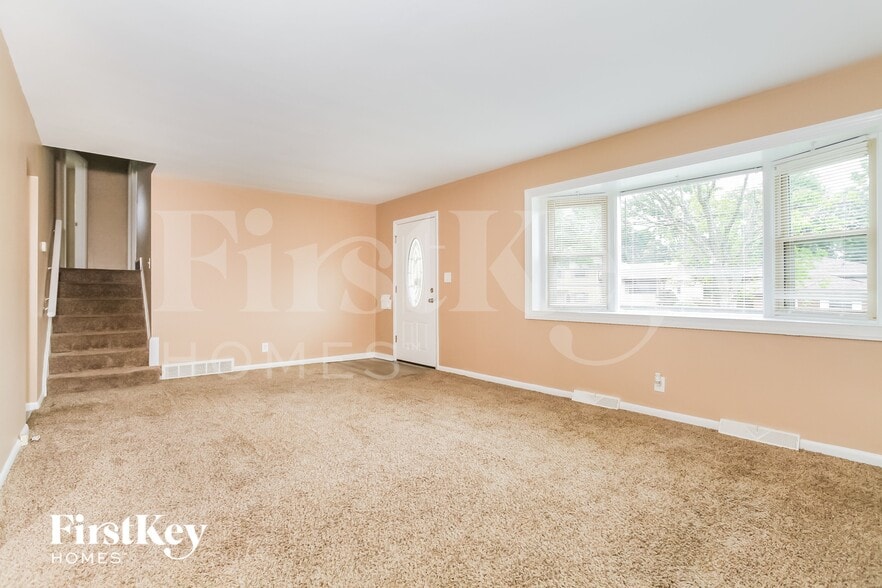 Building Photo - 1015 Thunderbird Dr