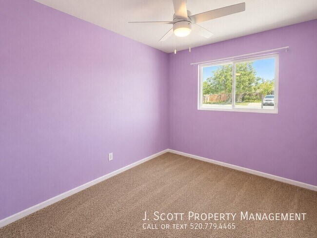 Building Photo - 2801 W Glenrosa Ave