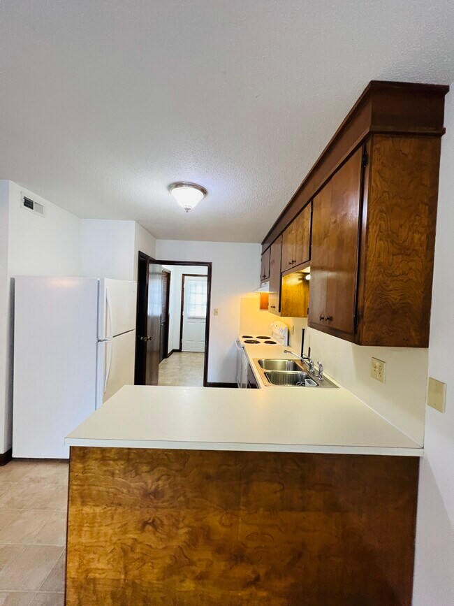 Building Photo - 1446 19th Ave NE