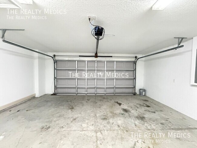 Building Photo - 334 Malauka Loop
