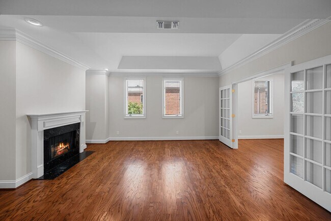 Building Photo - Newly Renovated Condo in The Westende with...