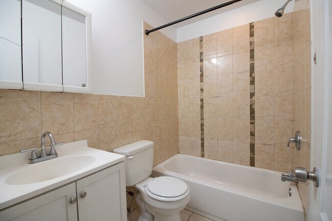 Building Photo - 544 S 49th St