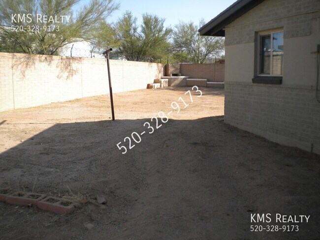 Building Photo - 2321 S Layton Pl