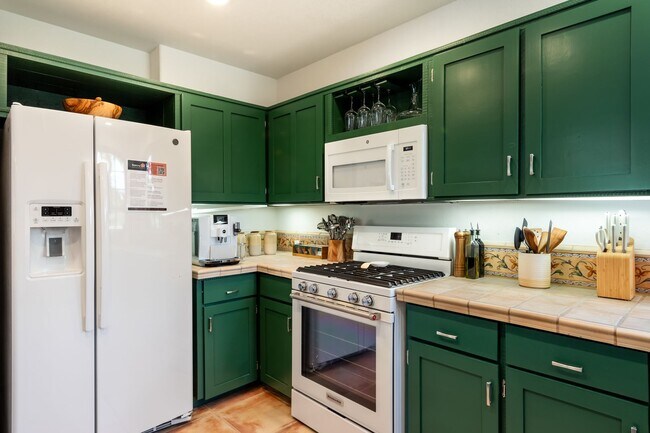 Building Photo - Luxury Oasis in Palm Springs Retreat (Monthly Only - No Long Term)