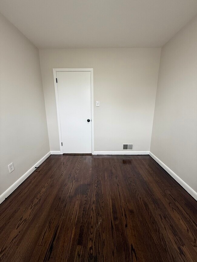 Building Photo - 36 Collins Ln