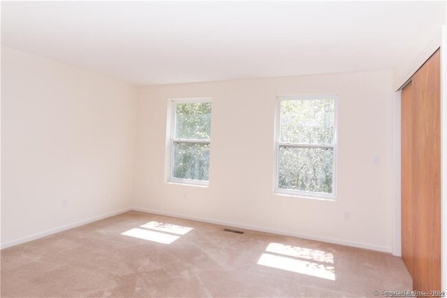 Building Photo - 6 Larkspur Ln