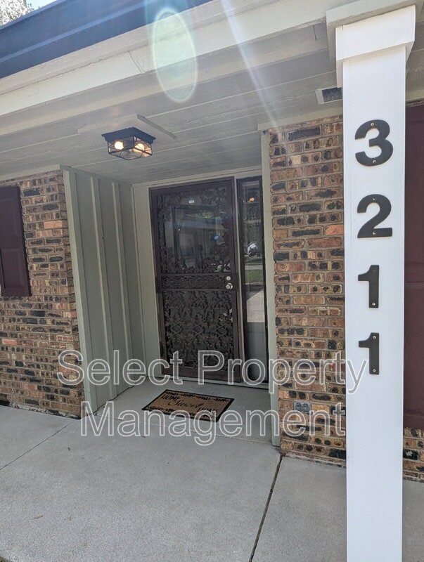 Building Photo - 3211 Jonquil Dr