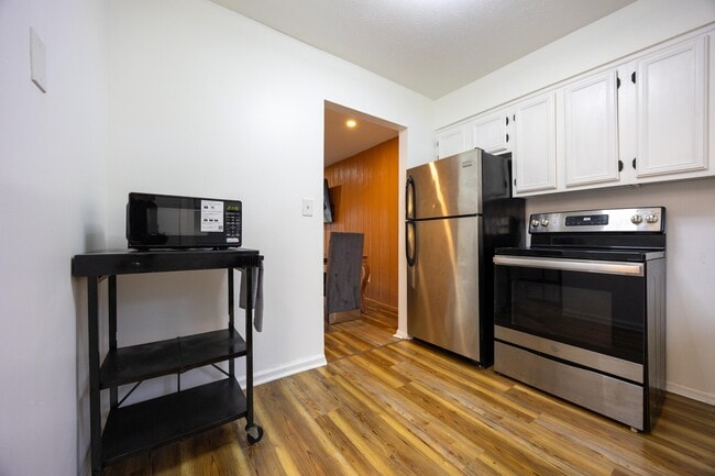 Building Photo - 27701 Mills Ave