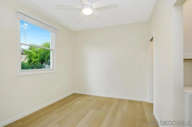 Building Photo - 4821 Monroe Ave