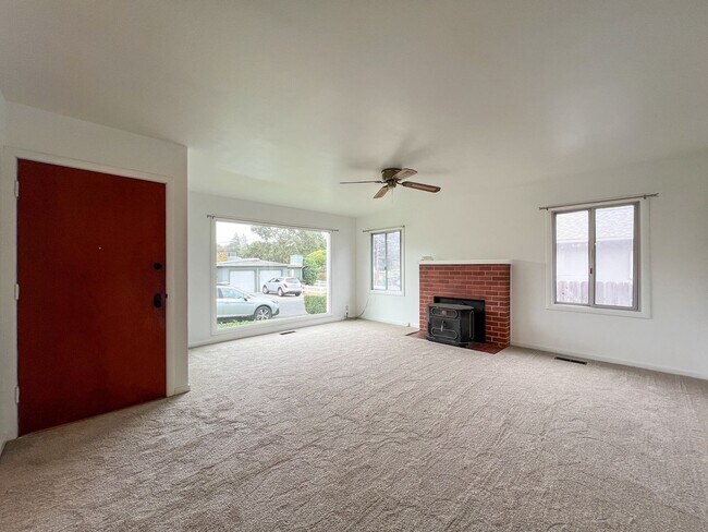 Building Photo - 1624 Ora Dr