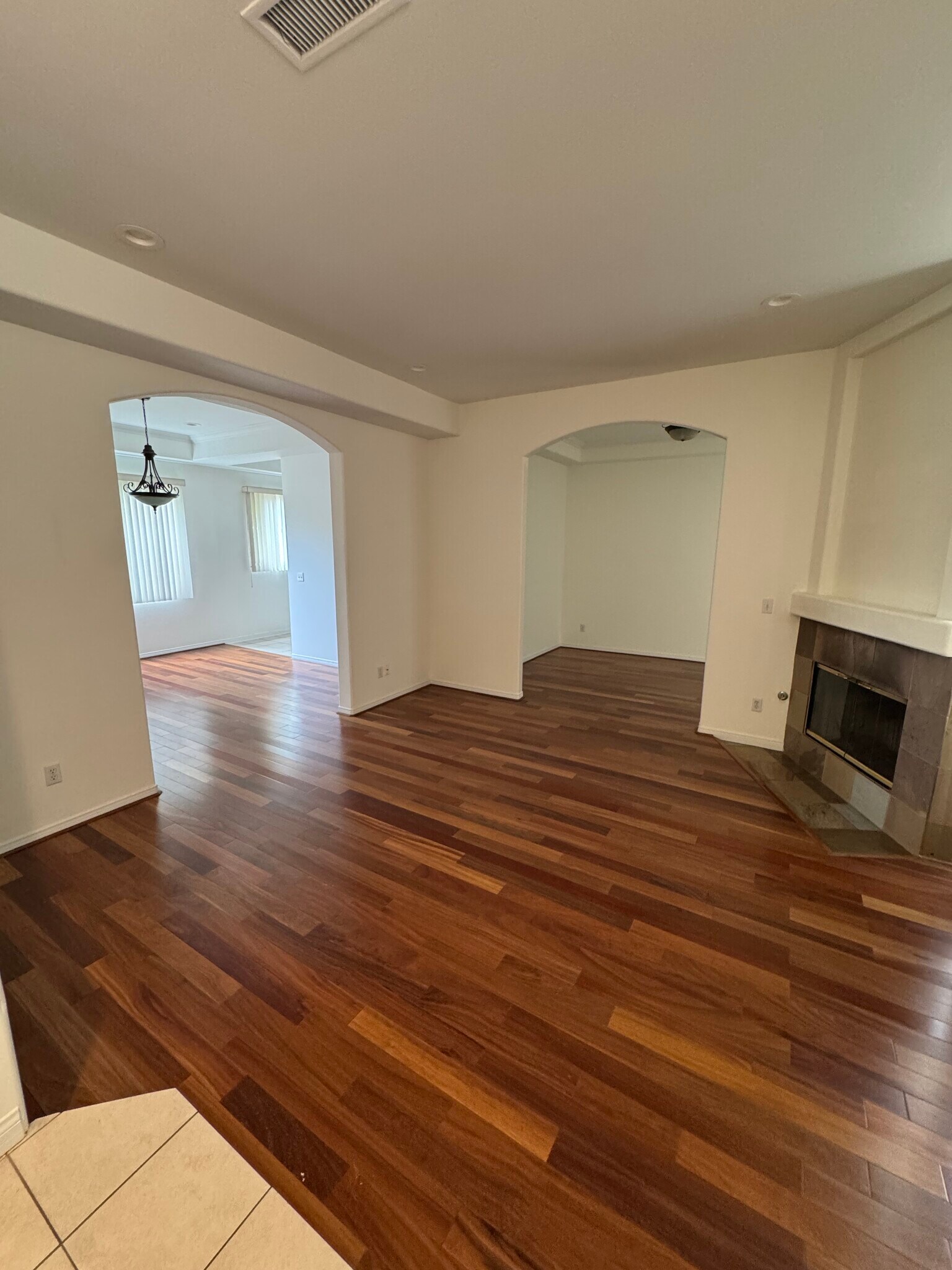 Building Photo - 5242 Vesper Ave