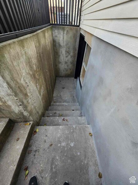 Building Photo - 10074 Countrywood Dr