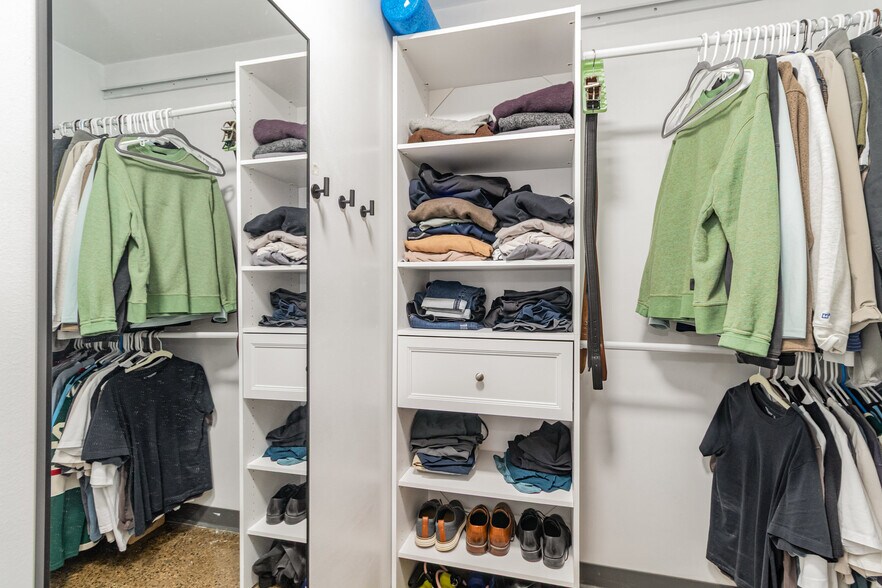 Building Photo - 500 Robert St N