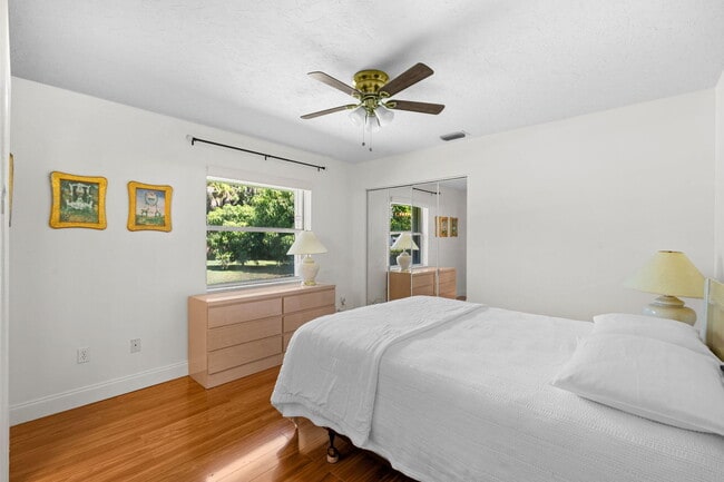 Building Photo - 15495 Rolling Meadows Cir
