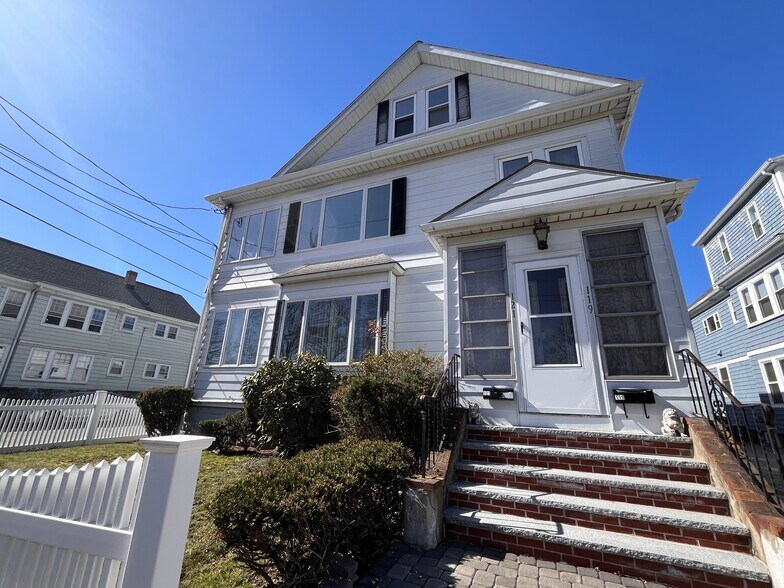 Primary Photo - 121 Shore Dr